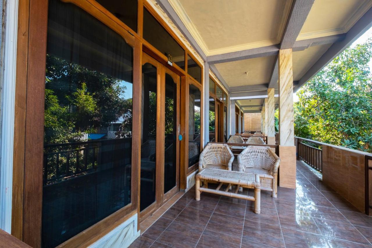 Oyo 1425 Beach Wind Bungalows Τζίλι Τραγουανγκάν Εξωτερικό φωτογραφία