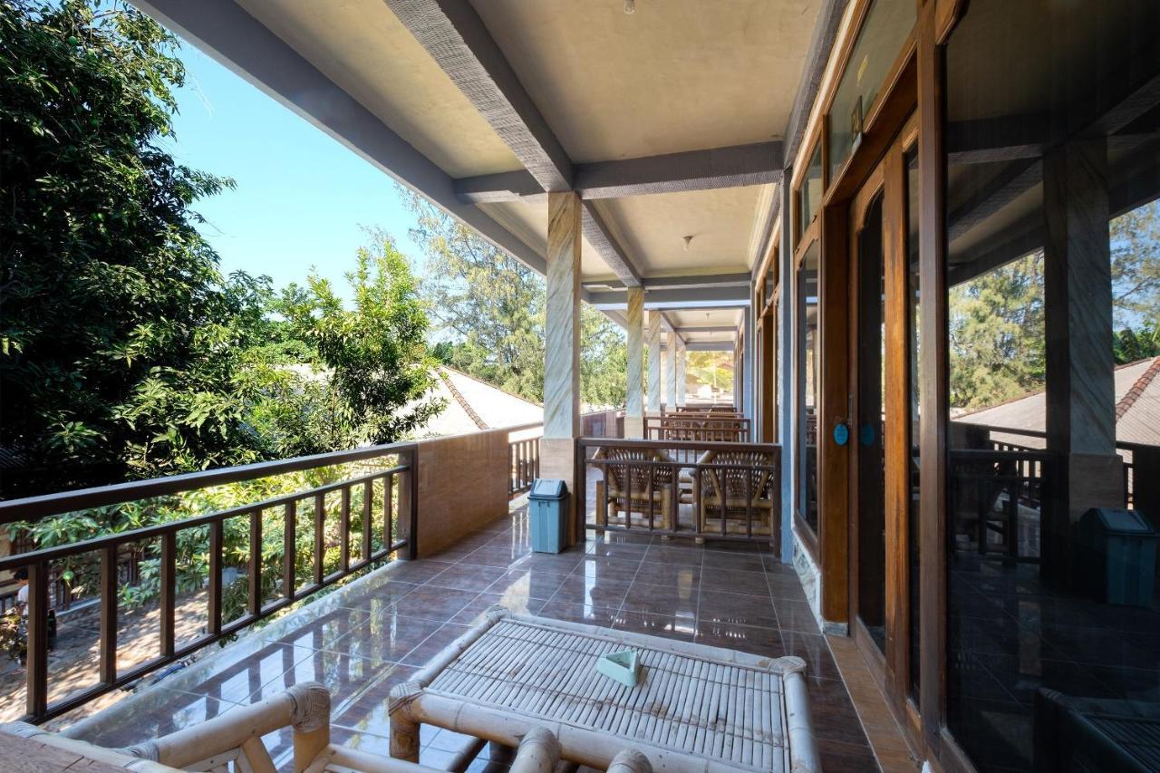 Oyo 1425 Beach Wind Bungalows Τζίλι Τραγουανγκάν Εξωτερικό φωτογραφία
