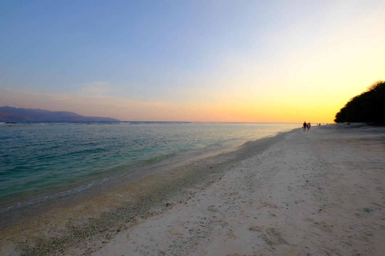 Oyo 1425 Beach Wind Bungalows Τζίλι Τραγουανγκάν Εξωτερικό φωτογραφία