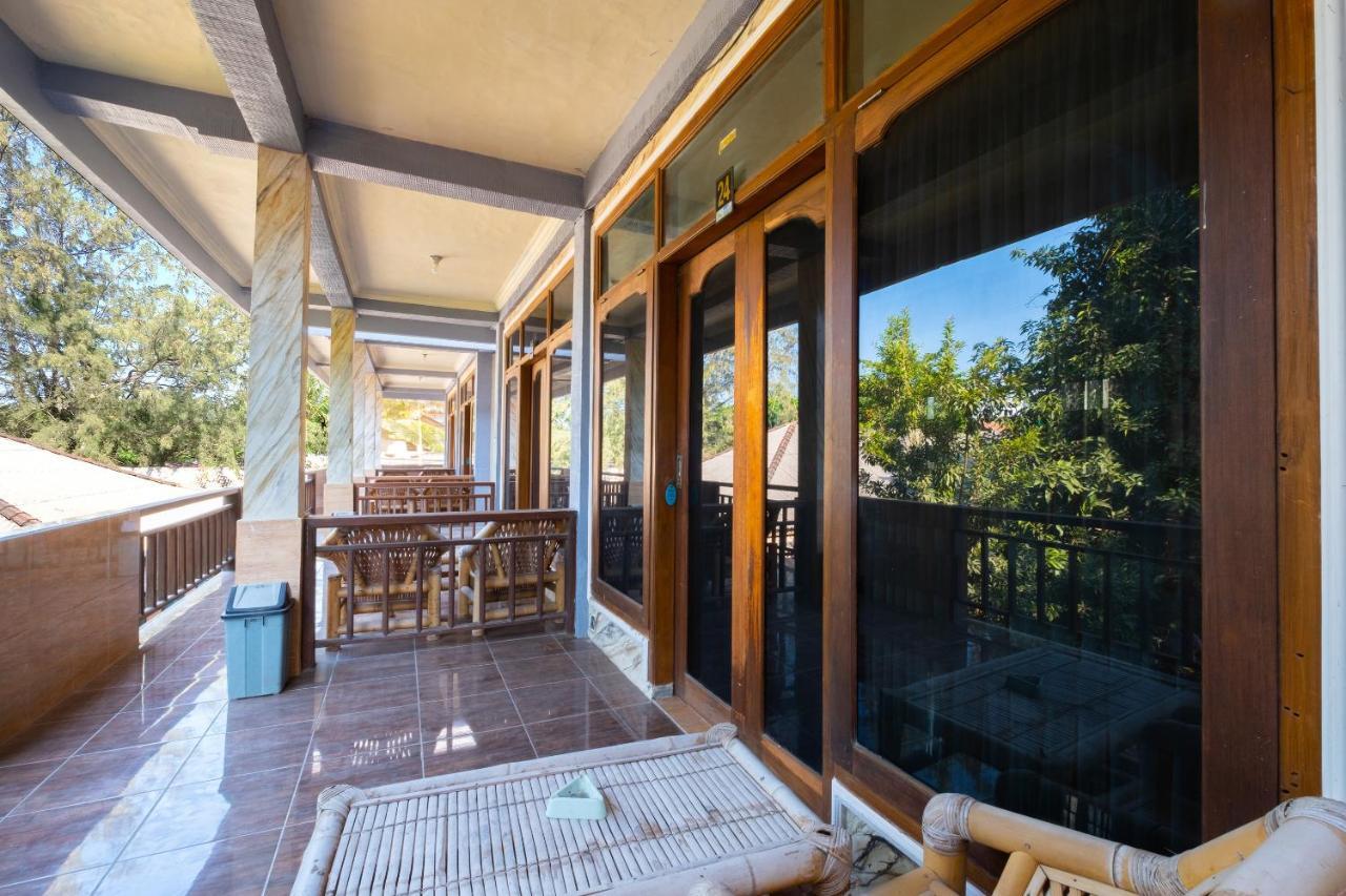 Oyo 1425 Beach Wind Bungalows Τζίλι Τραγουανγκάν Εξωτερικό φωτογραφία